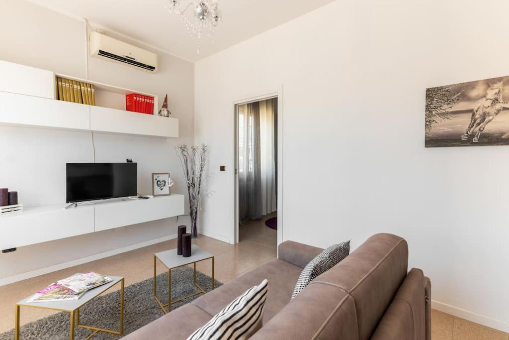 Appartamento “Casa Moderna Con Parcheggio Privato” Imola Esterno foto